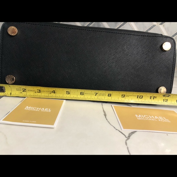 MICHAEL KORS Ciara Large Black Leather Zip Purse Bag Tote Gold Hardware Like New - Picture 16 of 16